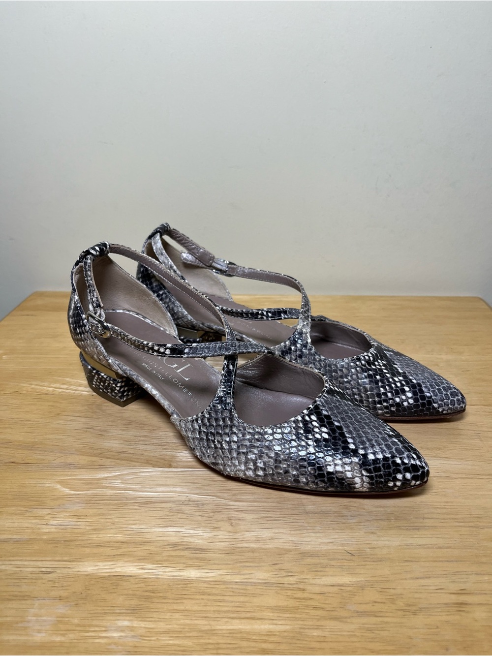AGL Attilio Giusti Leombruni Snakeskin Pointed Toe Pumps Size 37 Women’s 7